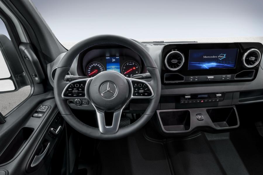Панель приборов Mercedes-Benz Sprinter Panel Van 2018 года  (WW) (фото 19 из 23)